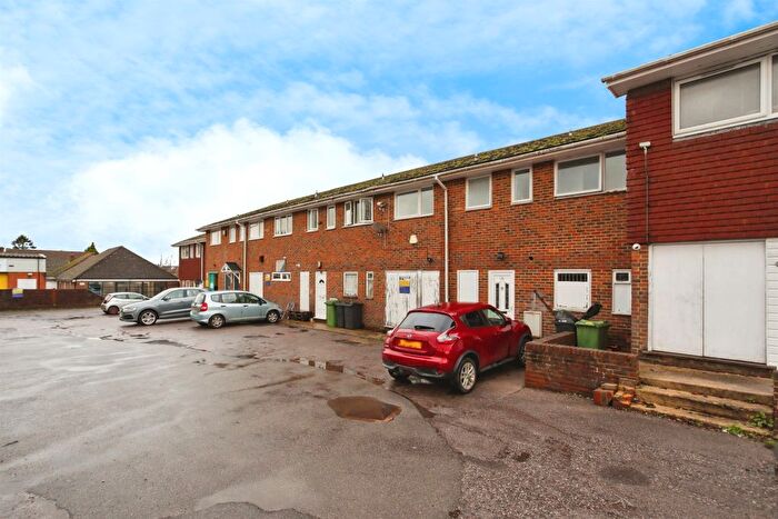 2 Bedroom Flat For Sale In Heath Road, Coxheath, Maidstone, ME17