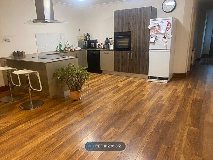 5 Bedroom Semi-Detached House To Rent In Cotswold Gardens, London, NW2