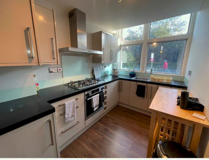 2 Bedroom Flat To Rent In Addiscombe Road, Addiscombe, London, CR0