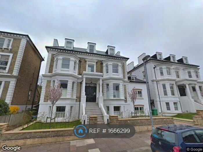 2 Bedroom Flat To Rent In Avenue Elmers, Surbiton, KT6