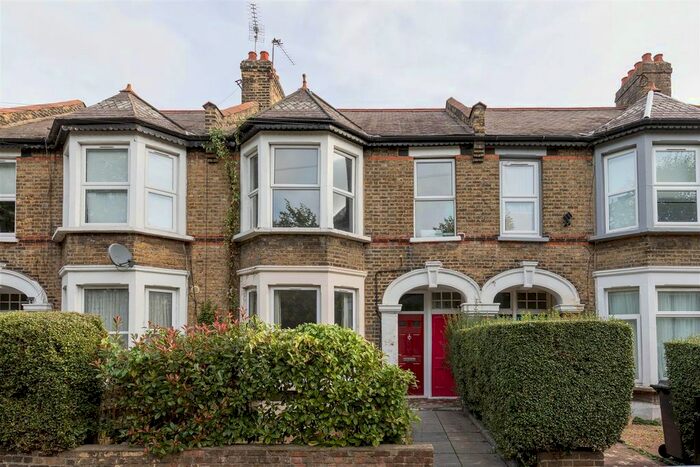 2 Bedroom Flat To Rent In Francis Road, Leyton, E10