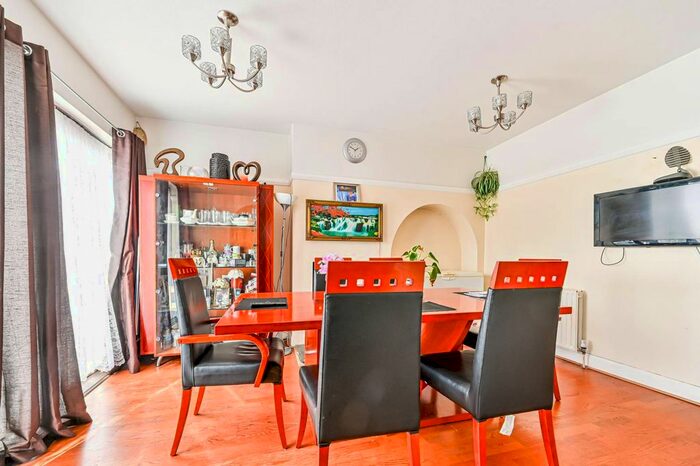 4 Bedroom Detached House For Sale In Allerford Road, Beckenham Hill, London, SE6