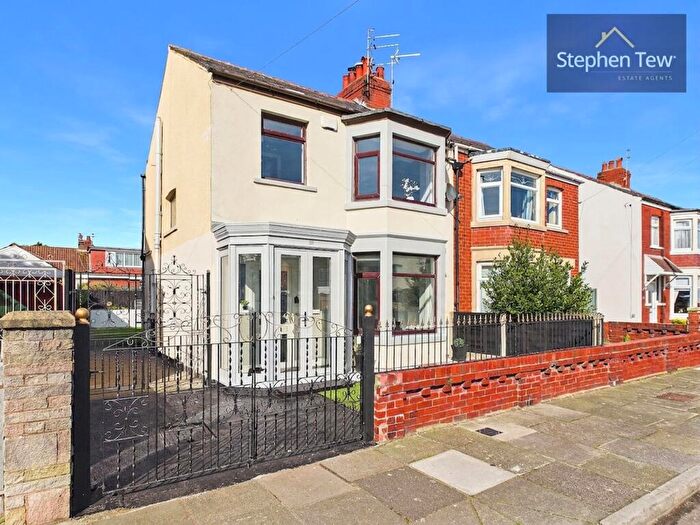 3 Bedroom Semi Detached House For Sale In Kingston Avenue, Blackpool, FY4