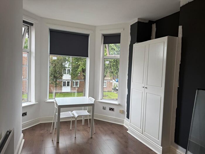 1 Bedroom Flat To Rent In Flat, Brentwood, Salford, M6