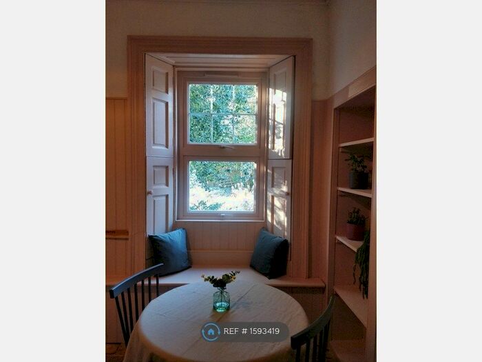 2 Bedroom Flat To Rent In Queen Street, Stirling, FK8