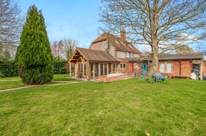 4 Bedroom Semi-Detached House For Sale In Basingstoke Road, Martyr Worthy, Winchester, SO21