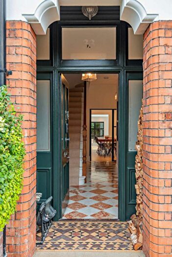 4 Bedroom Semi-Detached House For Sale In Frances Road, Windsor, Berkshire, SL4