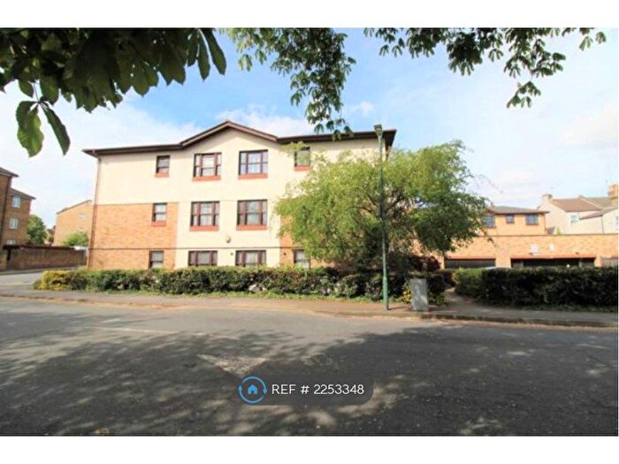 2 Bedroom Flat To Rent In Priory Court, Dartford, DA1