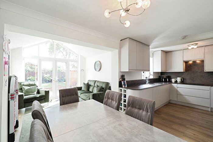 4 Bedroom Semi-Detached House For Sale In Thoresby Road, Mansfield, NG21