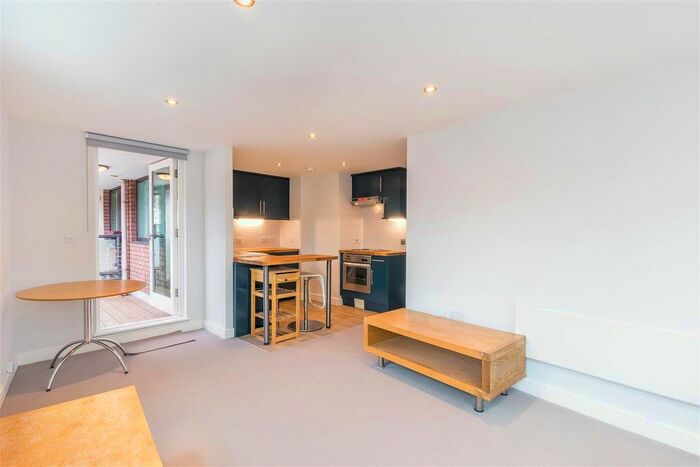 1 Bedroom Flat To Rent In Farm Close, Farm Lane, Fulham, SW6