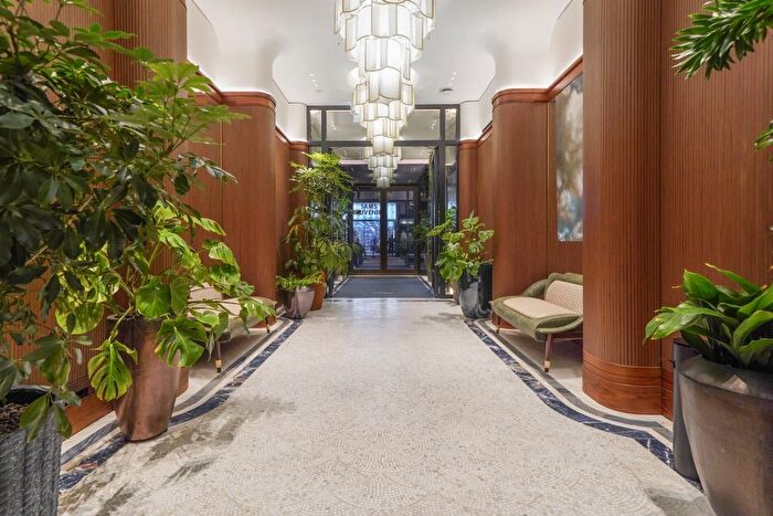 3 Bedroom Flat To Rent In Queensway, London, W2