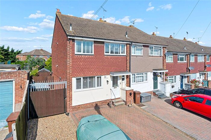 3 Bedroom Terraced House For Sale In Chestnut Road, Strood, Rochester, Kent, ME2
