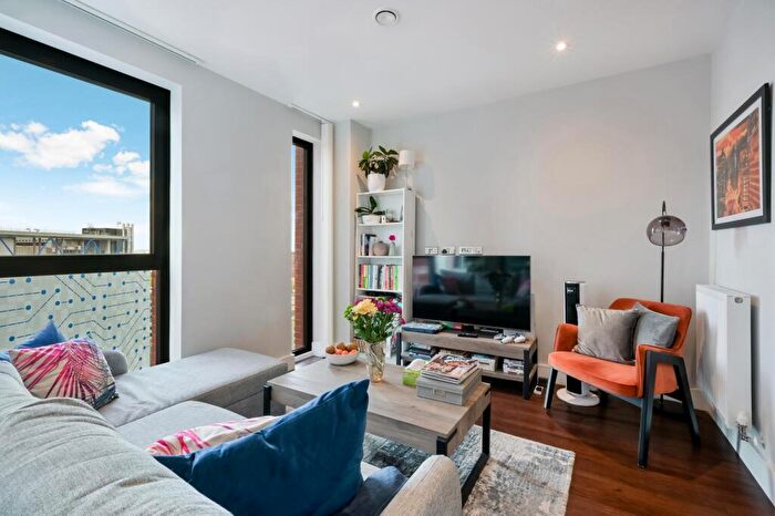 1 Bedroom Apartment For Sale In Avalon Point, Silvocea Way, London, E14