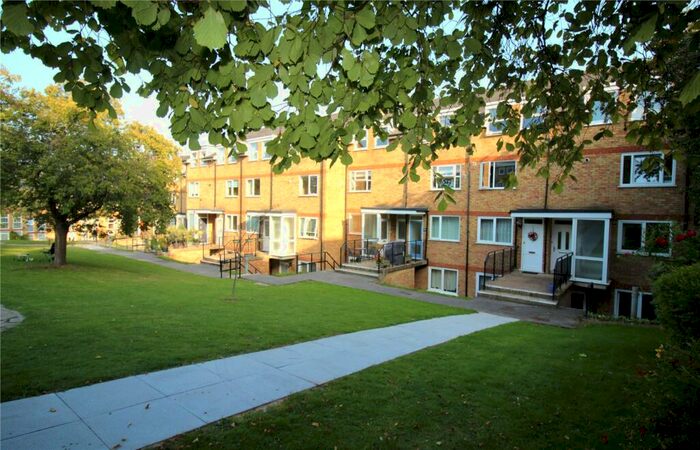 2 Bedroom Apartment To Rent In Lincoln Court, Berkhamsted, Hertfordshire, HP4