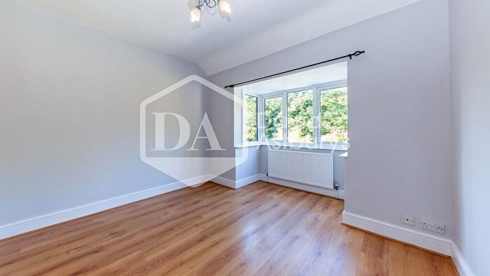 3 Bedroom Terraced House To Rent In Dorchester Avenue, Palmers Green, London, N13