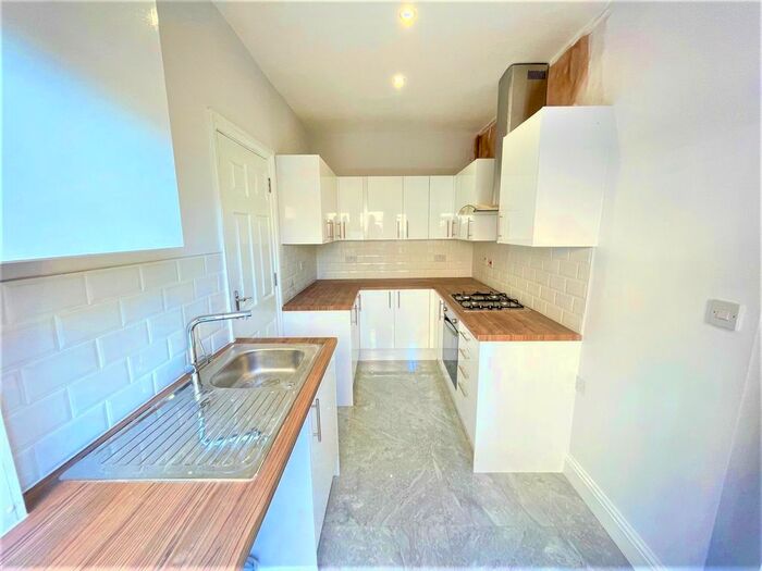 2 Bedroom Maisonette To Rent In Pevensey Road, Tooting Broadway, London, SW17