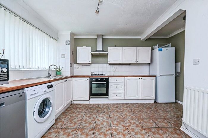 3 Bedroom Semi-detached House For Sale In Garrett Grove, Nethergate, Nottingham, NG11