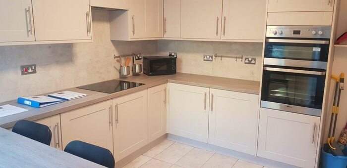 6 Bedroom End Of Terrace House To Rent In Bonchurch Road, Brighton, BN2