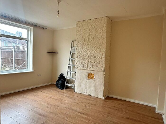 4 Bedroom Semi-Detached House To Rent In Goring Gardens, Becontree, Dagenham, RM8