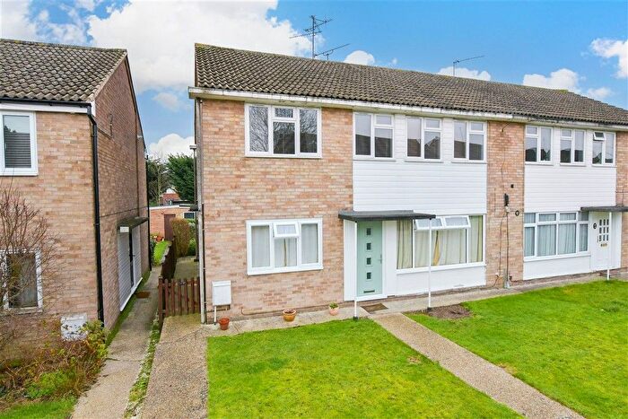 2 Bedroom Maisonette For Sale In Dukes Farm Road, Billericay, Essex, CM12