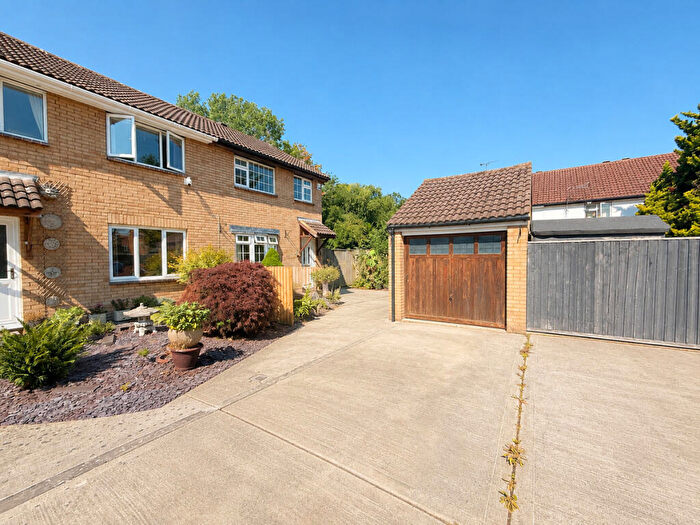 3 Bedroom Semi Detached House For Sale In Lapwing Close, Swindon, SN3