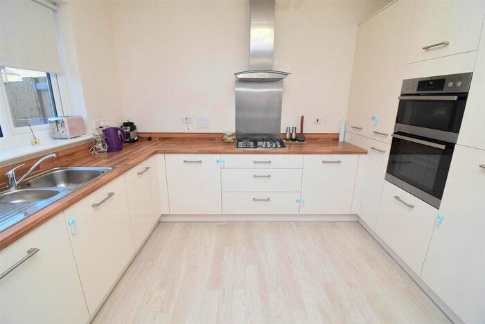 4 Bedroom Town House To Rent In Butler Way, Wakefield, WF1