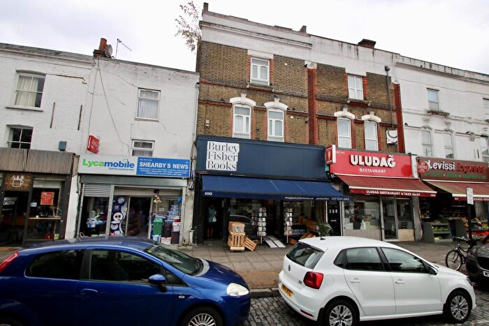 Flat To Rent In Kingsland Road, London, E8