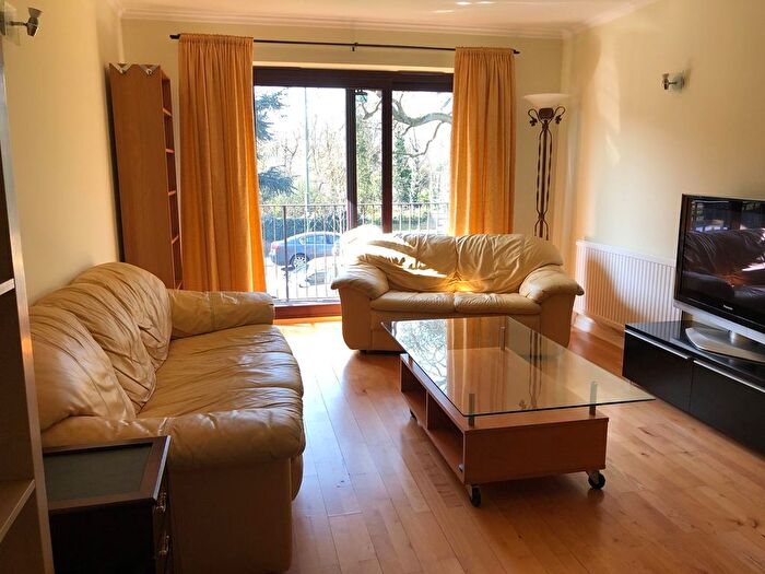 1 Bedroom Flat To Rent In The Brookdales, NW11
