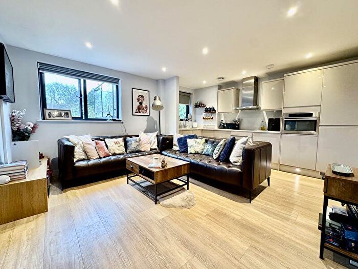 1 Bedroom Flat For Sale In Wooburn Green - Beautiful Apartment, HP10