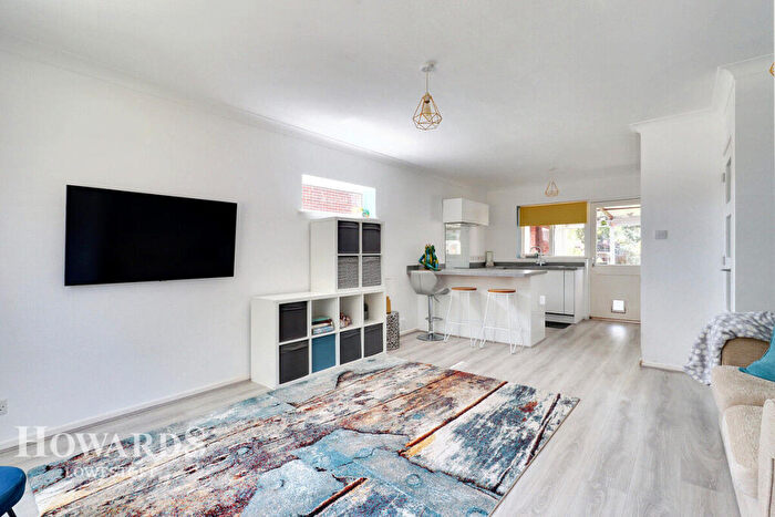 2 Bedroom Detached Bungalow For Sale In Beeching Drive, Gunton, NR32