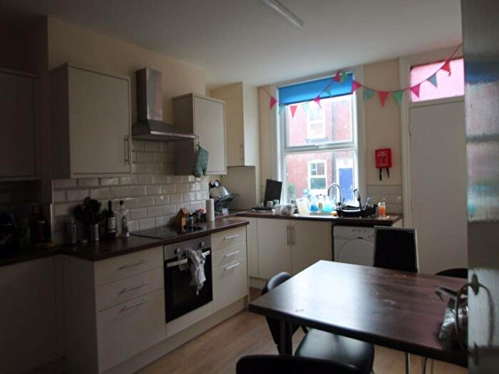 4 Bedroom House To Rent In Hessle Mount, Leeds, LS6