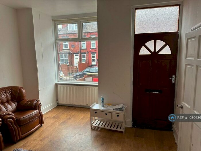 2 Bedroom Terraced House To Rent In Conway Grove, Leeds, LS8