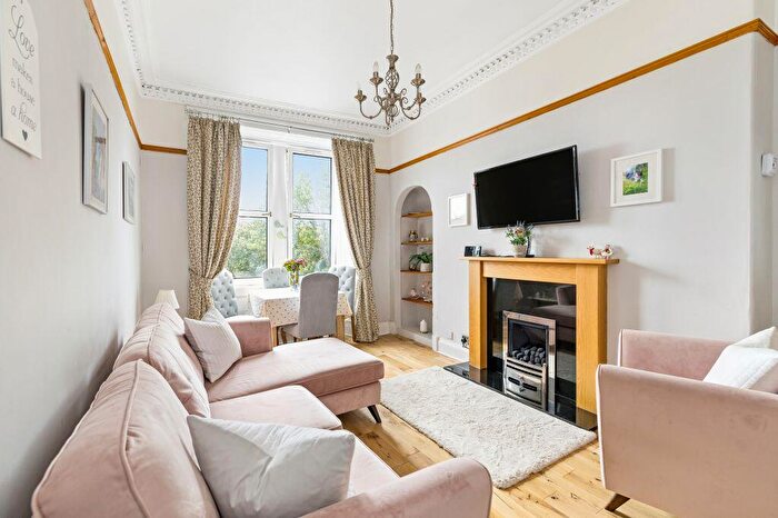 2 Bedroom Flat For Sale In / Kings Road, Portobello, Edinburgh, EH15