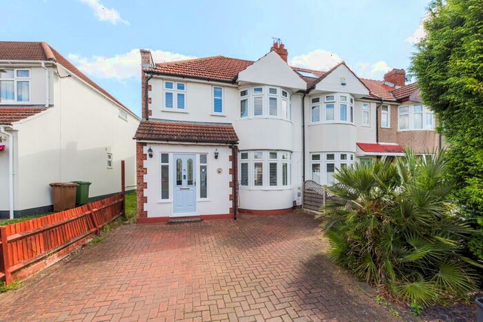 4 Bedroom End Of Terrace House To Rent In Burnt Oak Lane, Sidcup, DA15