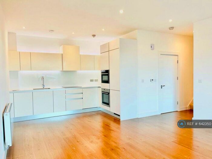 3 Bedroom Flat To Rent In Handley Drive, London, SE3