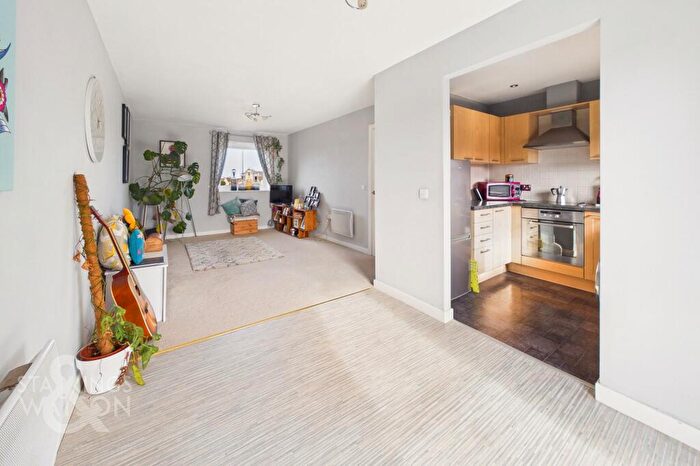 2 Bedroom Apartment For Sale In Solario Road, Queens Hills, Norwich, NR8