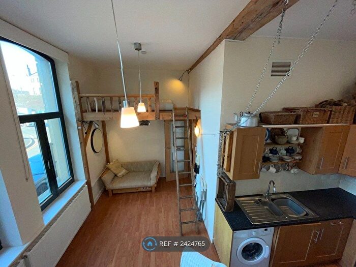 1 Bedroom Flat To Rent In Mill Street, Bradford, BD1