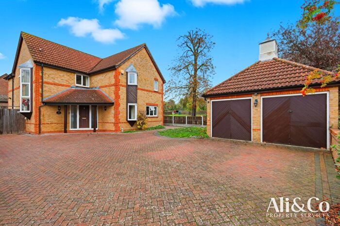 4 Bedroom Detached House For Sale In Moss Bank, Grays, RM17