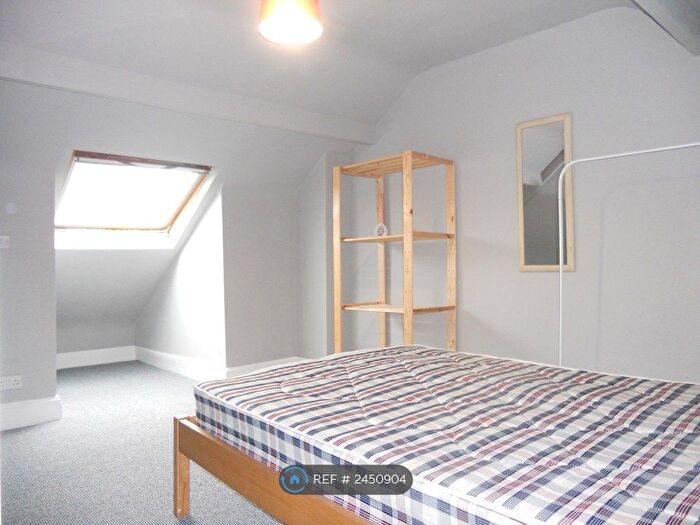 3 Bedroom End Of Terrace House To Rent In Abbeydale Road, Sheffield, S7