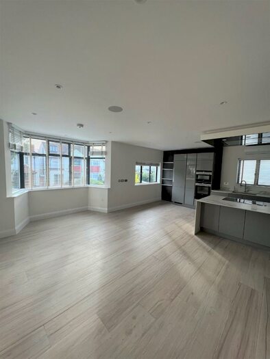 2 Bedroom Flat To Rent In Middleton Road, Golders Green, NW11