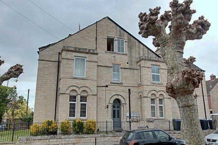 1 Bedroom Flat To Rent In Avenue Road, Trowbridge, BA14