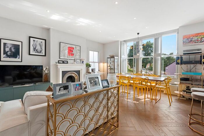 2 Bedroom Flat For Sale In Drakefield Road, SW17