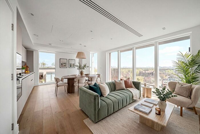 2 Bedroom Flat For Sale In Chiswick Green, Chiswick High Road, W4