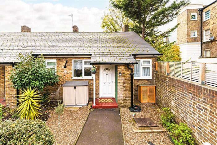 1 Bedroom Bungalow For Sale In Lorrimore Road, Walworth, SE17