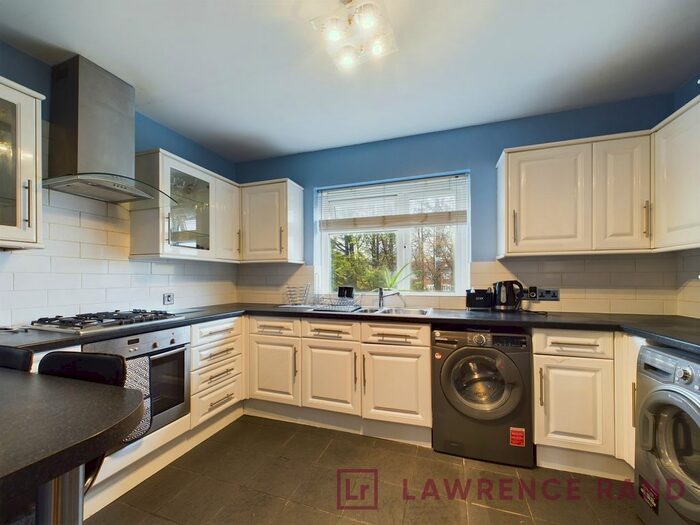 2 Bedroom Maisonette To Rent In Brighton Drive, Northolt, UB5