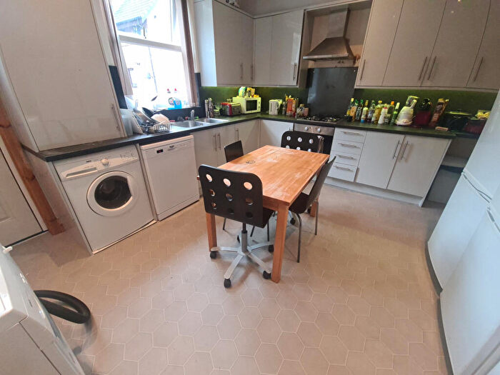 6 Bedroom House To Rent In Woodsley Road, Leeds, LS3