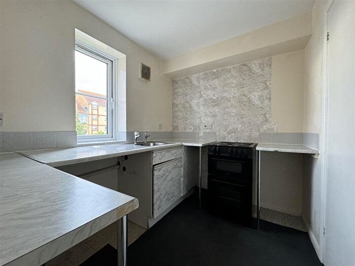 1 Bedroom Flat For Sale In Lewes Close, Grays, RM17
