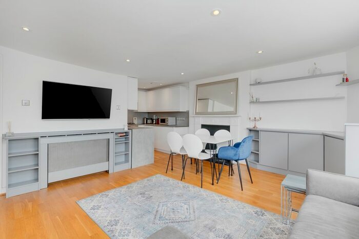 2 Bedroom Flat To Rent In Mecklenburgh Square, London, WC1N