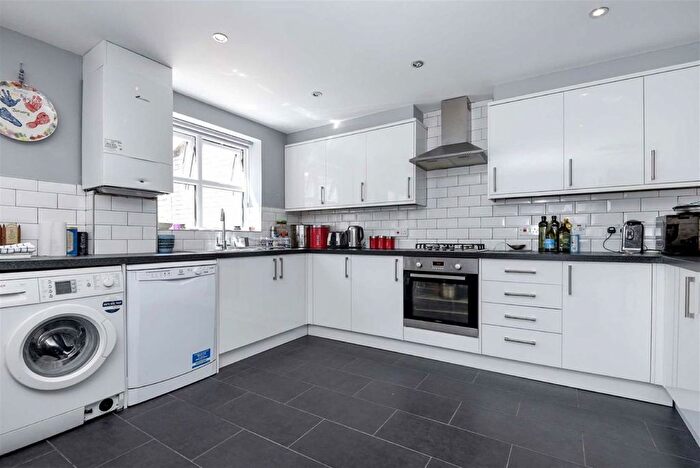 4 Bedroom Property To Rent In Lisle Close, London, SW17