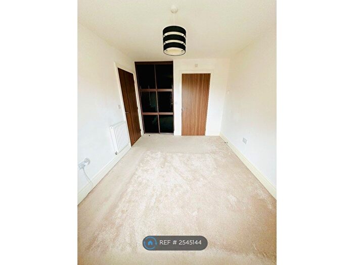 3 Bedroom Semi-Detached House To Rent In Ilberts Way, Pontefract, WF8